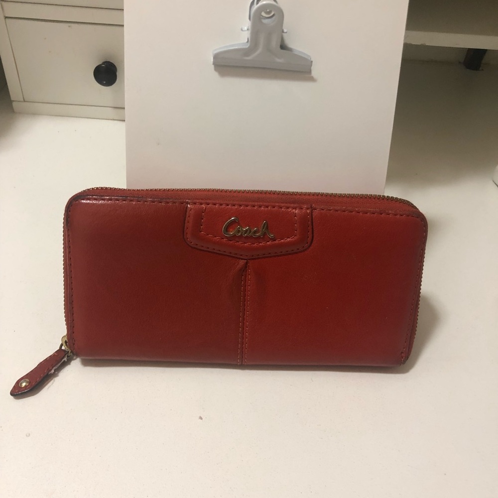 Coach cute wallet with great color.lots of packets